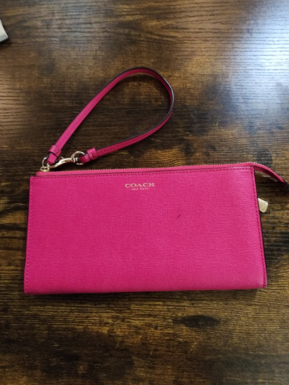 PROJECT -- Coach Pink Wristlet Wallet - Signature Leather HAS FLAWS